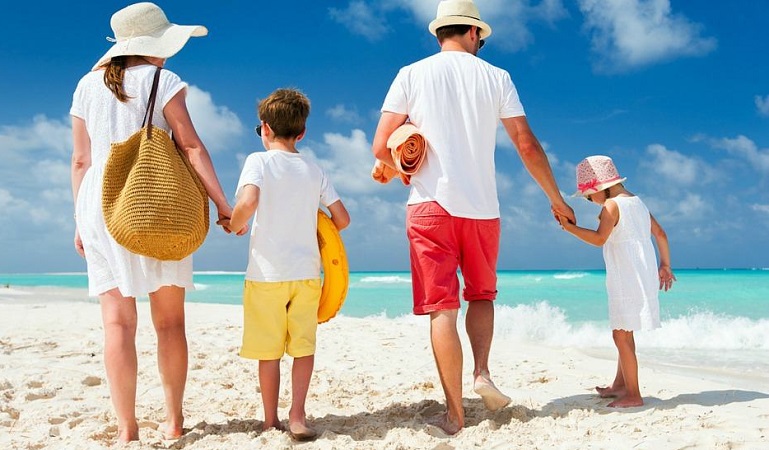 Família em praia de Punta Cana