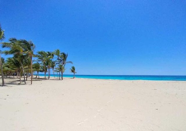 Qual a praia mais tranquila em Punta Cana?