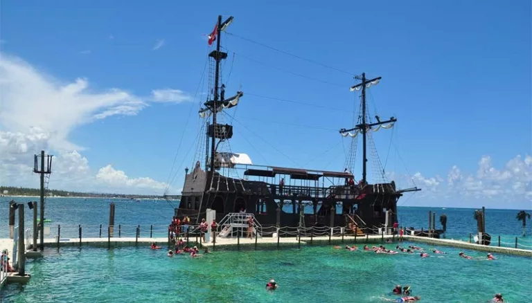 Passeio de barco pirata em Punta Cana