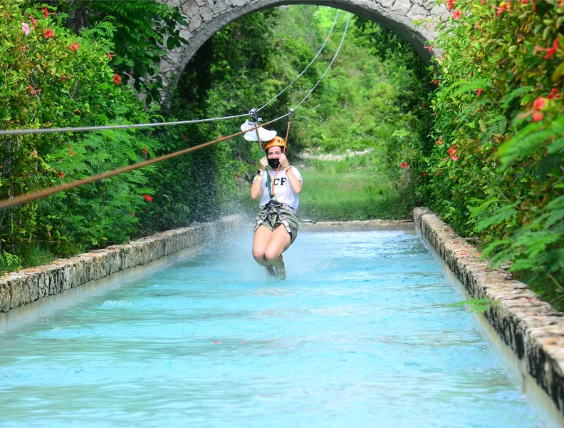 Tirolesa e buggy no Bavaro Adventure Park 