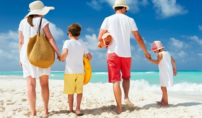Família em praia de Punta Cana